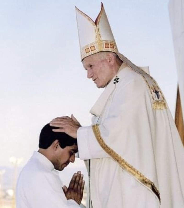 Celebra el padre Pancho 34 años de sacerdocio
