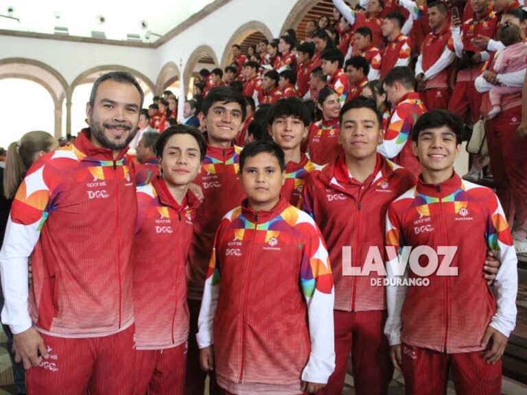 Abanderan a deportistas duranguenses