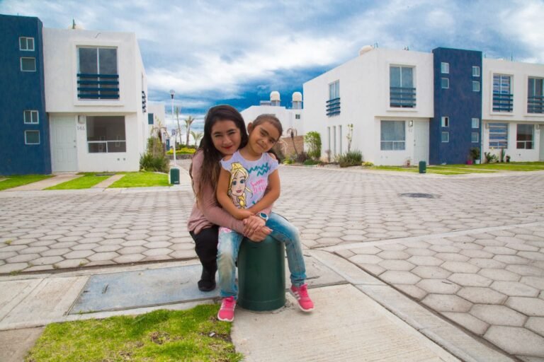Mamá, conoce estas opciones que Infonavit ofrece para que tengas tu propio hogar