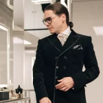 Disney – Becoming Karl Lagerfeld – Daniel Bruhl (2) 88 4 (1).jpg