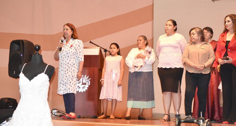 Alumnas de Alta Costura del CECATI 91 sobresalen en pasarela
