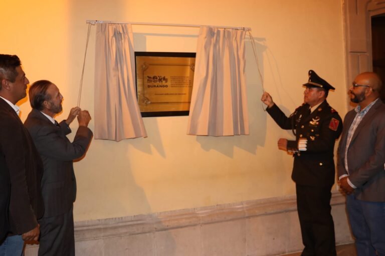Se conmemoraron los 200 años de la Conformación del Estado de Durango con develación, exposición de documentos y conferencia