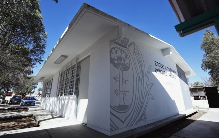 Cumplen los sueños de la gran familia en la Primaria Doroteo Arango