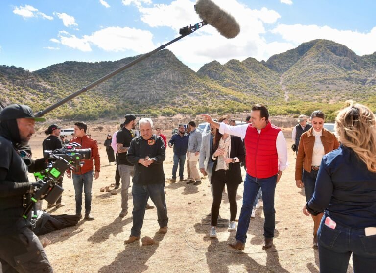 Resalta actor Damián Alcazar apoyo del gobernador Esteban a producciones y talento duranguense