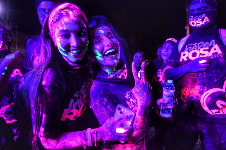 Explota de color y brillo La Laguna con “Marea Rosa Glow 5k”