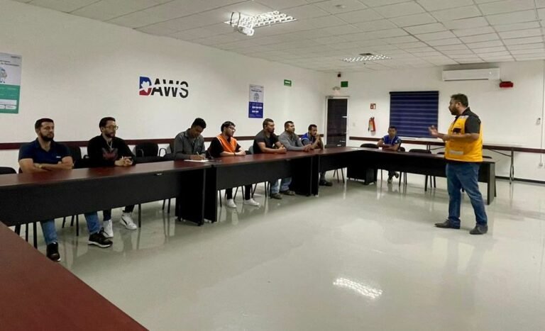 Llevamos atención emocional a escuelas y empresas: Toño Ochoa