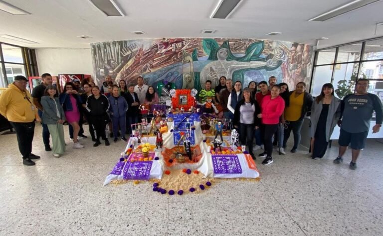 Instalan ofrenda