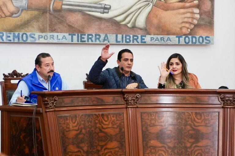 Otorgan certeza jurídica y vivienda digna para las familias de Durango