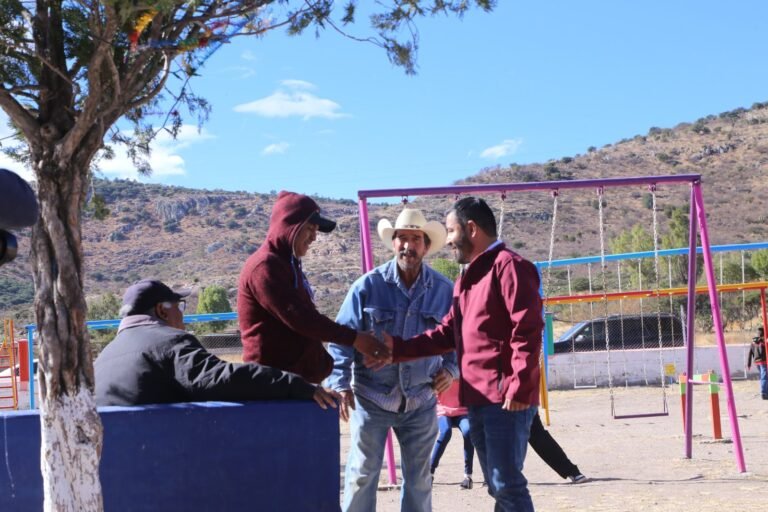 Lleva Héctor Herrera apoyos y gestión a la región de Los Llanos de Santiago Papasquiaro