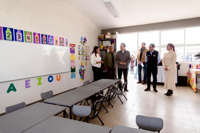 Estrenan alumnos Jardín de Niños: Esteban y Toño