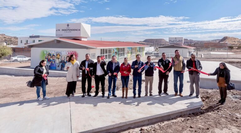 Estrenan alumnos escuelas en el San Isidro: Esteban y Toño