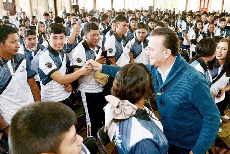 CECyTE ofrece las carreras técnicas más innovadoras; reconocen gestión de Esteban a favor de la educación