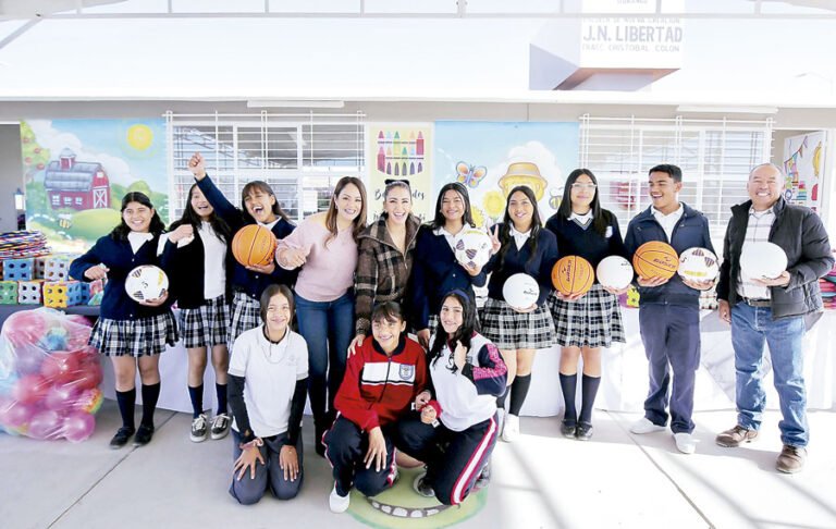 Esteban y Toño cumplieron con los estudiantes más pequeños; preescolar “Libertad” ya cuenta con banda de guerra