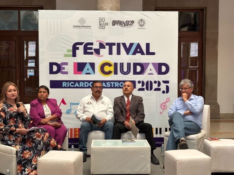 Cuauhtémoc Valdéz Martínez y Beatriz Elena Valles presentaron sus obras literarias