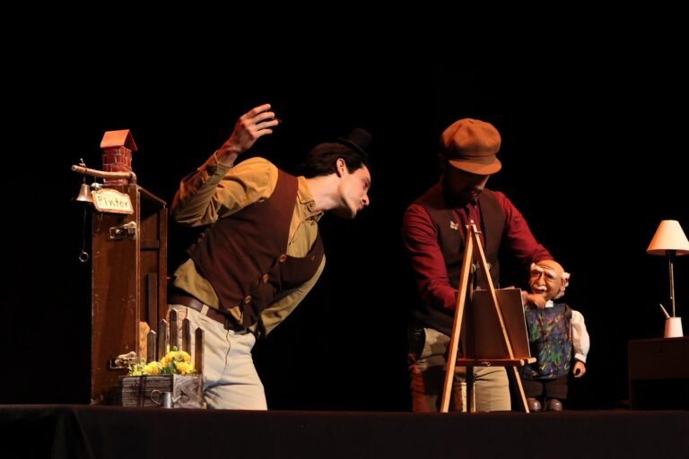 Llenan de colores y mariposas el Teatro Victoria