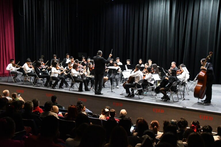 La Orquesta y Coro Juvenil del Municipio de Durango felicitan a mamá
