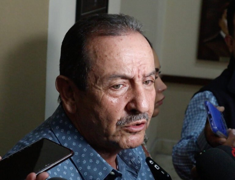 Persisten afectaciones en el suministro de energía