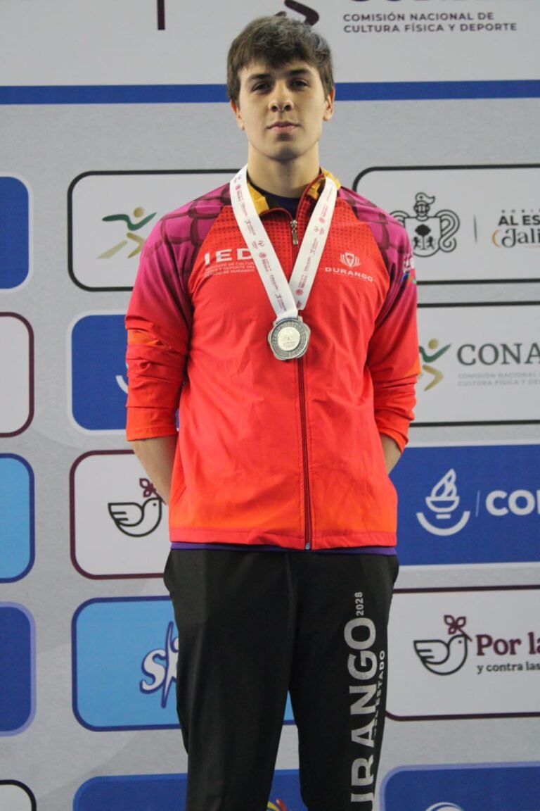 Marco se tiñe de plata