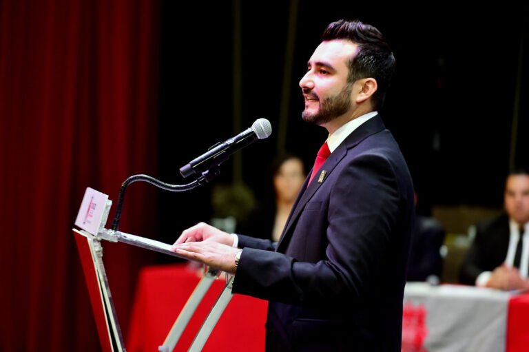 Rinde protesta el Comité 2025-2029 del SPAUJED