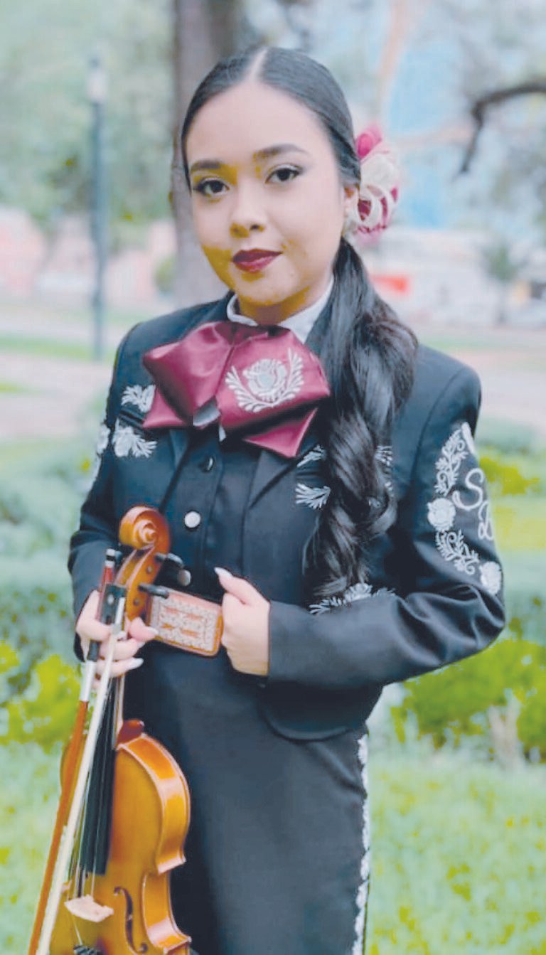 Cristal Hernández, de Mariachi Son Bohemio, busca ser Reina y Embajadora en Perote
