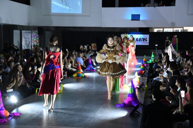 La UAD se impregna de “Alegorías” con pasarela fashion show