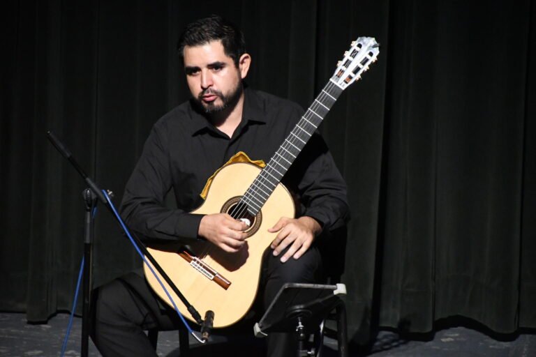 Despierta la fantasía en la Guitarra Mexicana