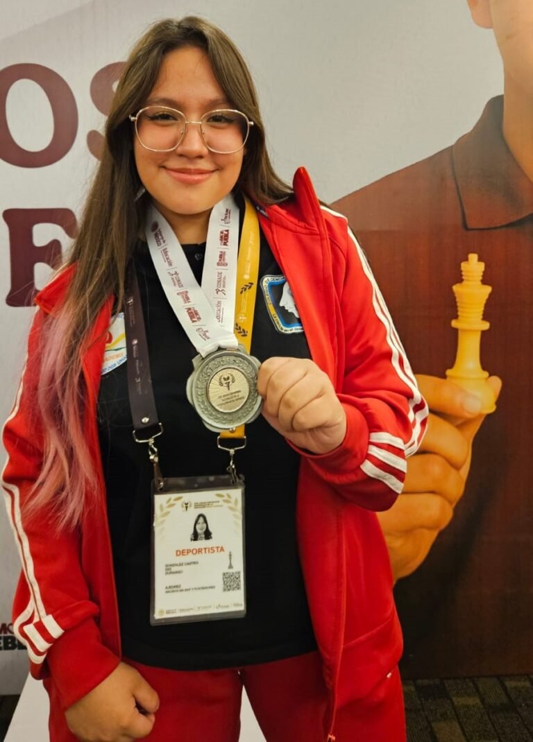 Isis con plata para el CCH