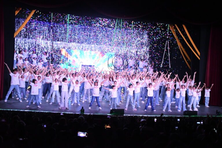 ¡Pura vibra latina con la Academia Making Center!