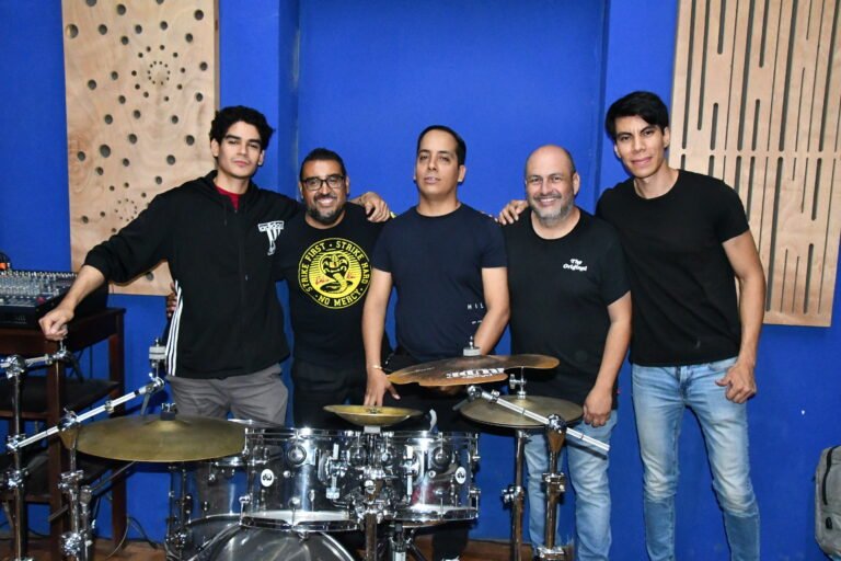 Los Guapos del Barrio rinden tributo a Hombres G