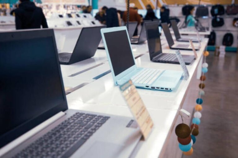 Disminuyen precios de equipos de cómputo hasta un 8%