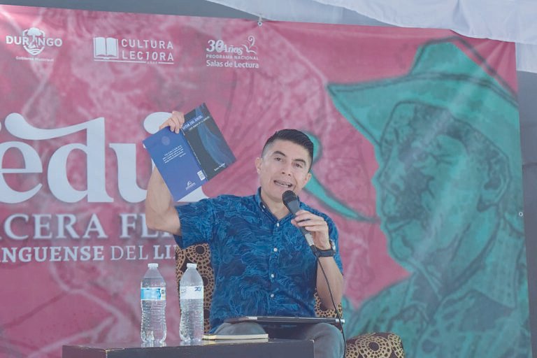 Balam Rodrigo ofreció conferencia sobre el voseo y presentó su libro “Kraken”