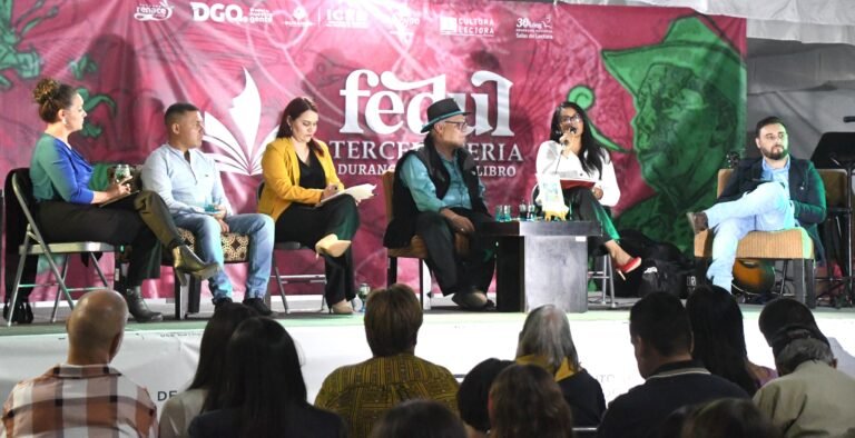 Petronilo Amaya dio a conocer su nuevo poemario “(Uni)versos flotadores”