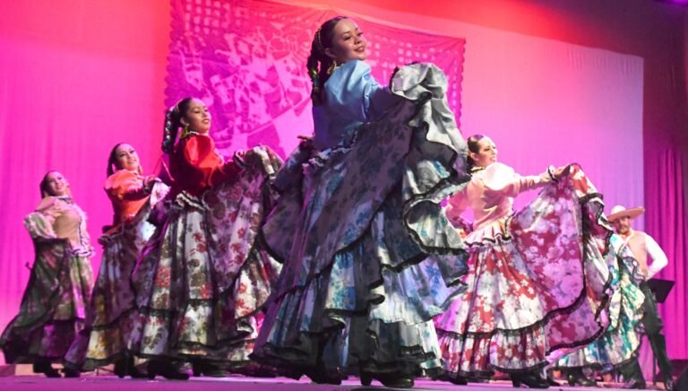 Magisterial Huehuecóyotl A.C. presenta el espectáculo “Hilando Nostalgias”