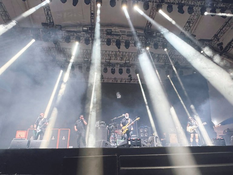 Molotov destroza Durango con su irreverente TxxxR