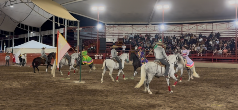 Alta Escuela Domecq presentó su espectáculo ecuestre en Durango