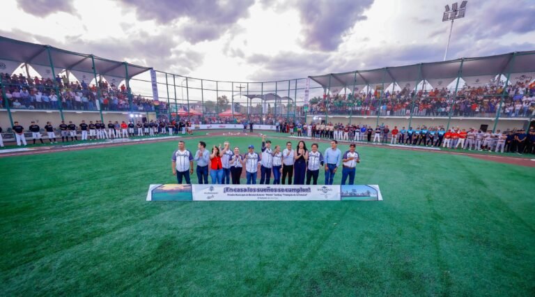 Ahora en el tercer año del Gobierno Municipal, la familia juega en casa con nuevo Estadio de Béisbol