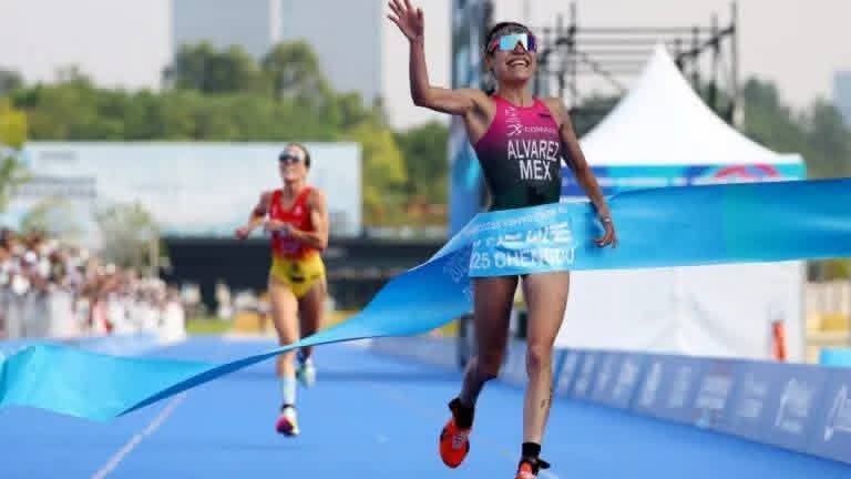 Anahí conquista China
