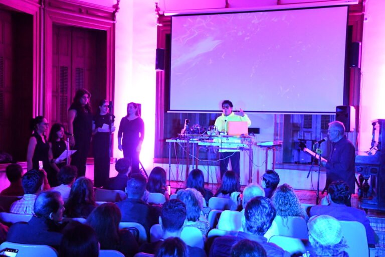 Adrián Sandoval sumerge a la audiencia en la experiencia “Hibernaculum”