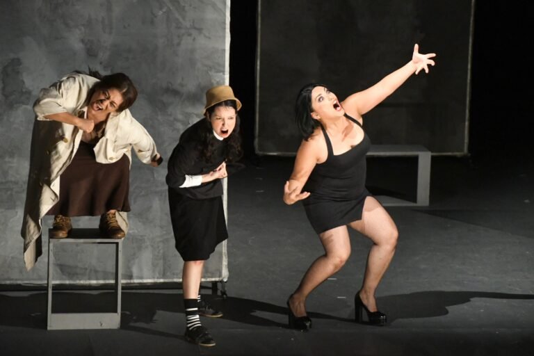 Cuatro Milpas Teatro entregó la obra “Exiliadas de la Gloria”