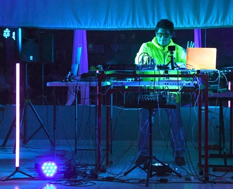 Adrián Sandoval y amigos preparan el espectáculo “HIBERNACULUM”