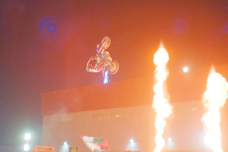 Adrenalina y acrobacias; Freestyle Masters deslumbra al público