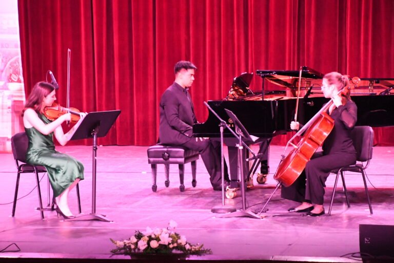 Presentaron “Unidos por la música” con el Trío Reperti