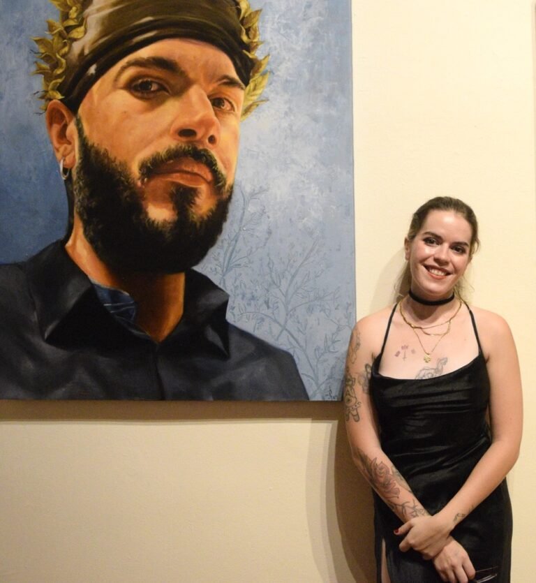 Soledad Cáceres cortó listón de su expo “Resilia”