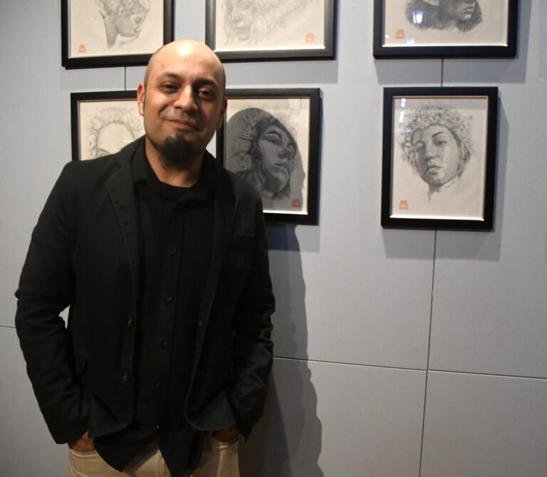 Víctor Navarro invita a conocer su exposición “Sueño de Espíritu y Polímero”