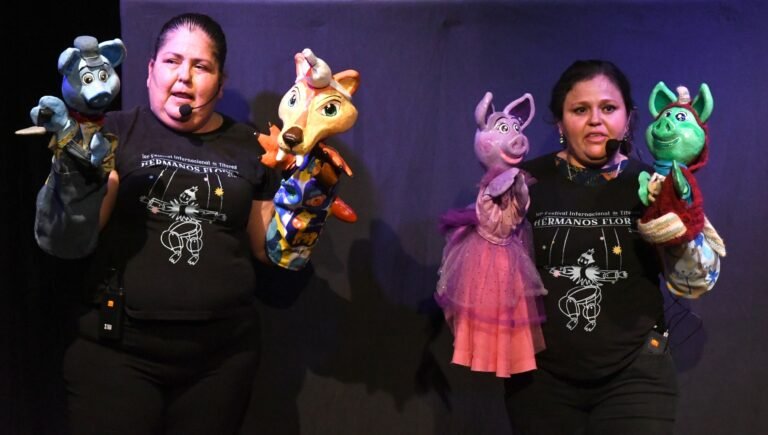 Rehilete Títeres, Pequeños Titiriteros y Teatro Libre del Sur dominan la escena en el “Titirango” 2025