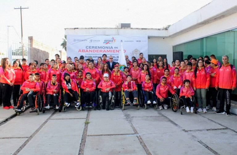 Abanderan a deportistas duranguenses