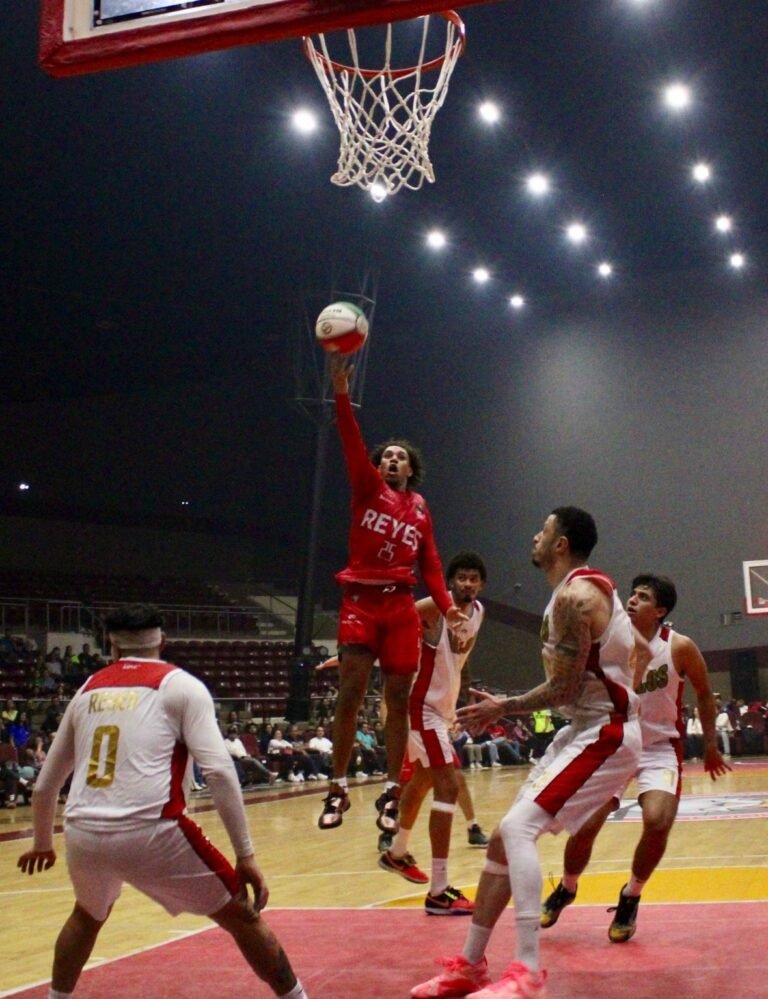 Reyes se llevan la serie