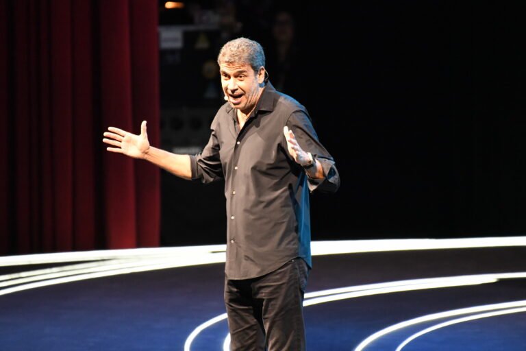 “No podemos iluminar el futuro si no podemos iluminarnos nosotros”: Arturo Elías Ayub