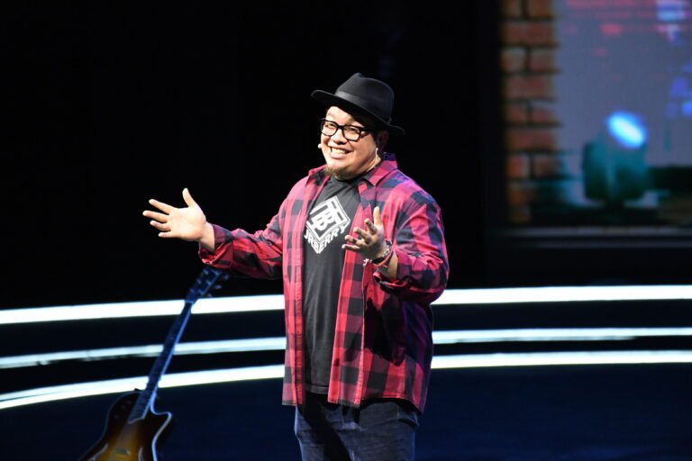 Franco Escamilla contagia de risas con su “Show 1995”