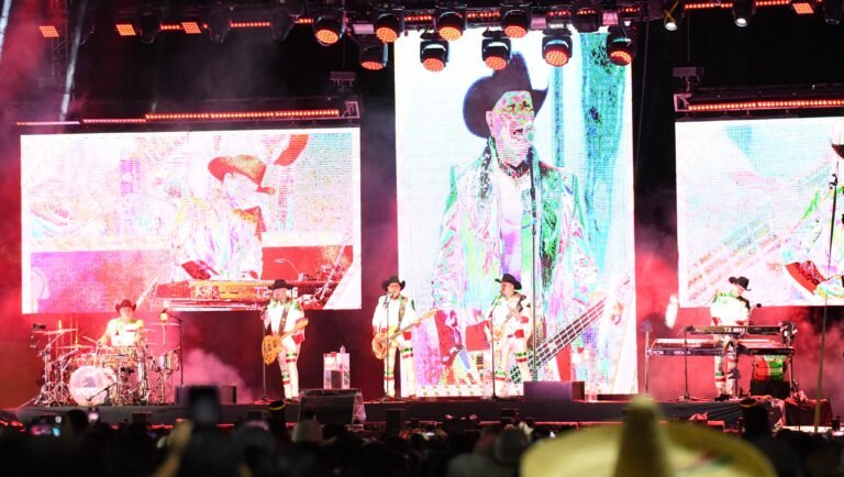 Galopa Bronco por Durango en la Noche de “El Grito”